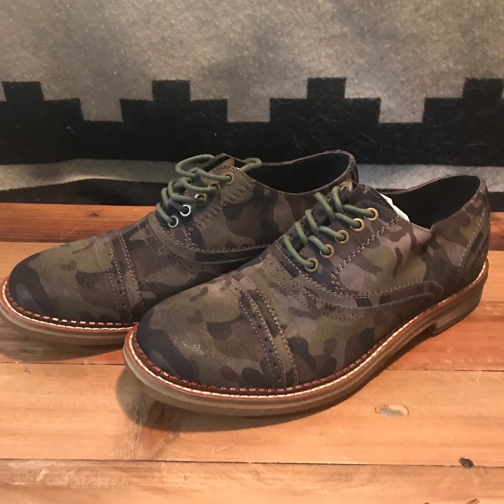 Kenneth Cole Camouflage Crepe Along. Size 8.5